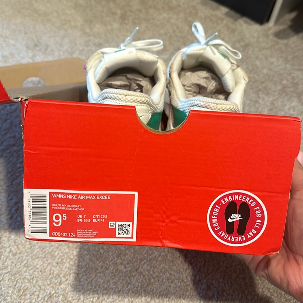 Nike Women's Air Max Excee Shoes - Picture 2 of 4